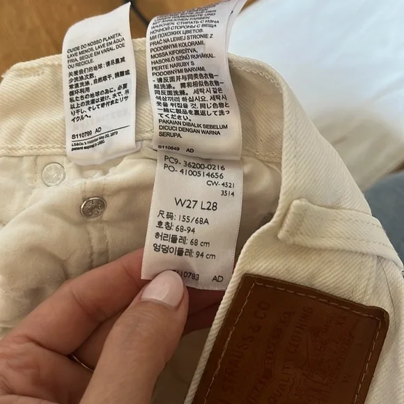 Levi's Women's 501 Original Fit Jeans in white destructed - Picture 5 of 6